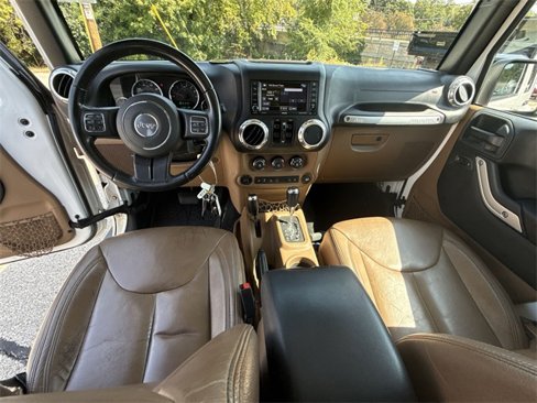 Used 2017 Jeep Wrangler Unlimited Sahara w/ Connectivity Group image 18