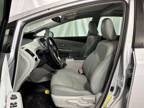Used 2014 Toyota Prius V image 12