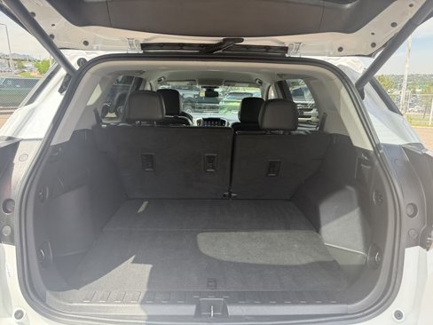 Used 2023 GMC Terrain SLT image 8