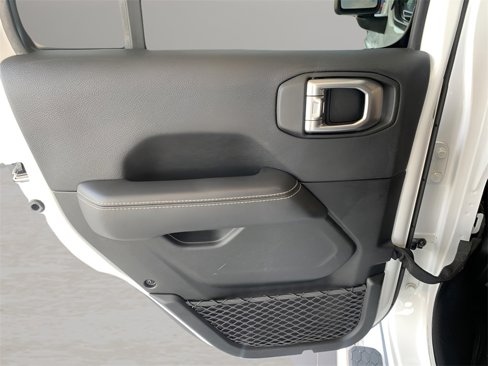 Used 2020 Jeep Wrangler Unlimited Sahara image 16