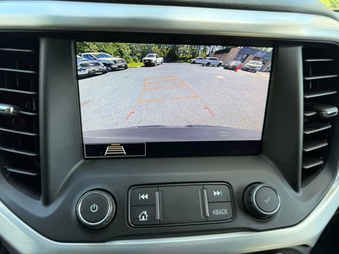 Used 2020 GMC Acadia SLT w/ Driver Alert Package II image 12