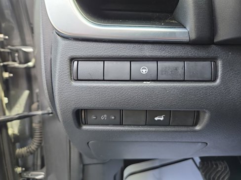 Used 2023 Nissan Rogue SV image 16