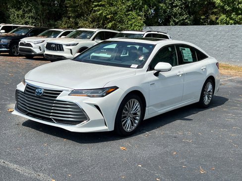 Used 2019 Toyota Avalon Limited image 2