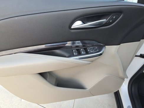 Used 2019 Cadillac XT4 Luxury w/ Cold Weather Package image 12
