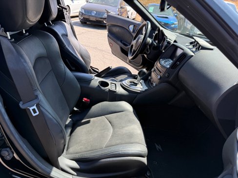 Used 2017 Nissan 370Z Touring image 16