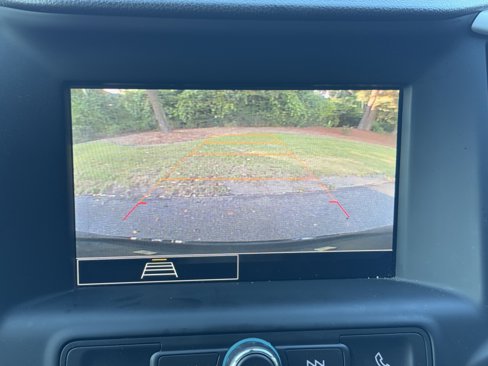 Used 2024 GMC Terrain SLE w/ Driver Convenience Package image 13