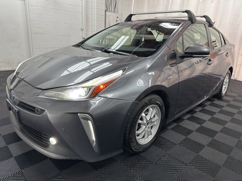 Used 2021 Toyota Prius LE image 4