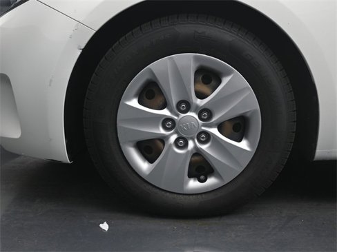 Used 2017 Kia Forte LX image 18