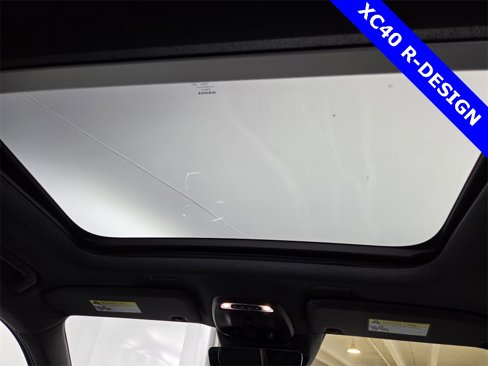Used 2022 Volvo XC40 T5 R-Design w/ Advanced Package image 16