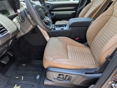 Certified 2024 Land Rover Discovery Dynamic SE image 26