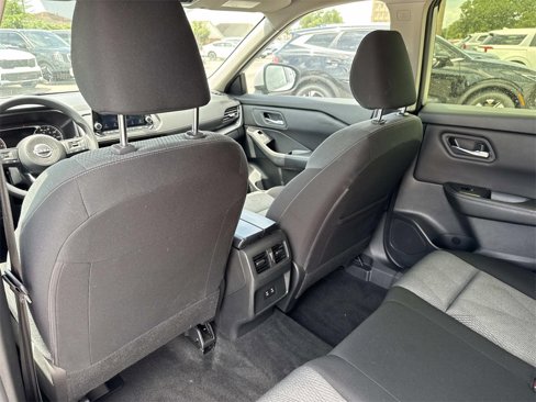 Used 2024 Nissan Rogue SV image 32