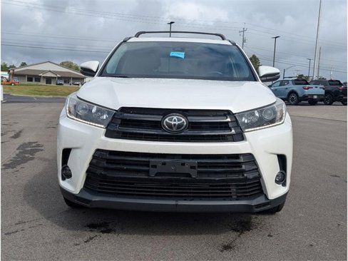 Used 2019 Toyota Highlander SE image 2
