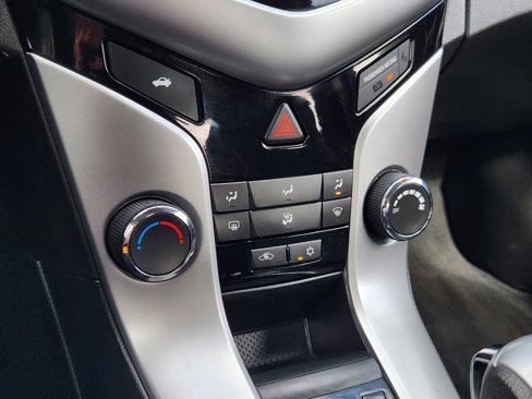 Used 2015 Chevrolet Cruze LT image 27