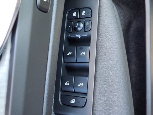New 2025 Volvo XC40 B5 Core w/ Protection Package image 19