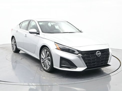 Used 2023 Nissan Altima 2.5 SL image 3