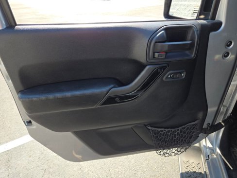 Used 2015 Jeep Wrangler Unlimited Sahara image 16