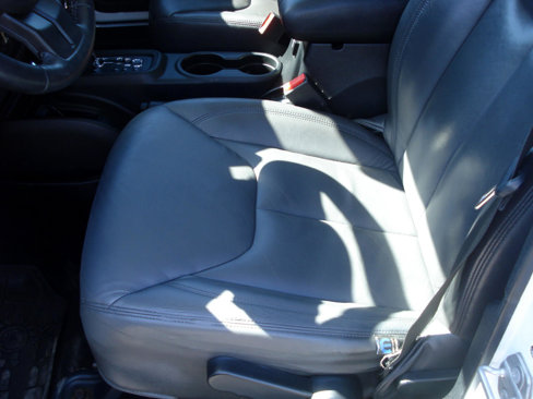 Used 2016 Jeep Wrangler Unlimited Sahara w/ Connectivity Group image 13