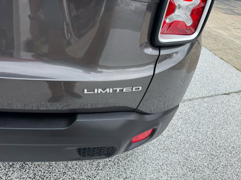 Used 2017 Jeep Renegade Limited image 9