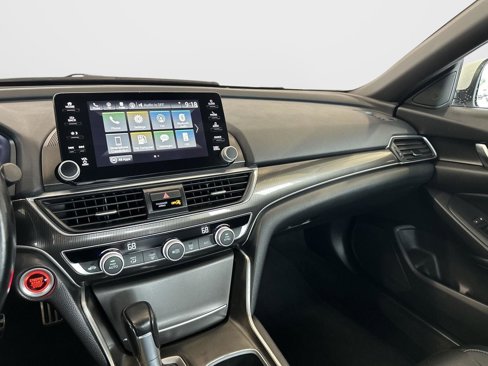 Used 2018 Honda Accord Sport image 16