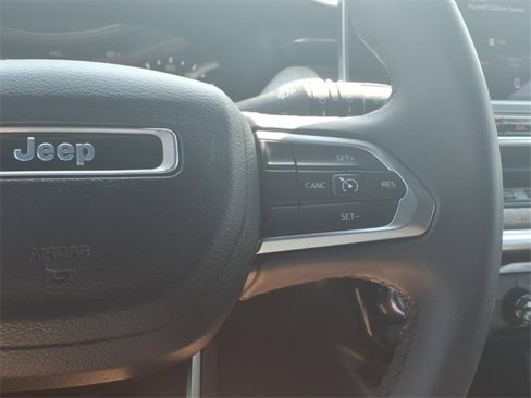 Used 2024 Jeep Compass Latitude image 15