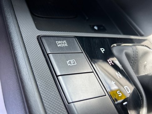 Certified 2025 Hyundai Elantra Sport image 25