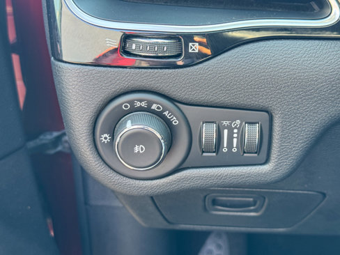 Used 2020 Jeep Cherokee Latitude Plus image 40