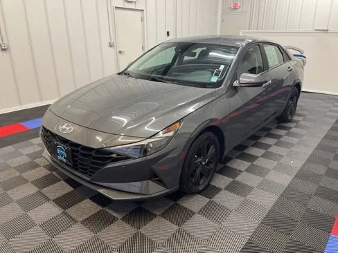 Used 2023 Hyundai Elantra Blue image 6