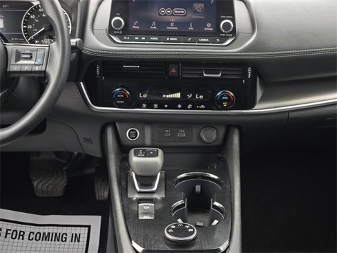 Used 2022 Nissan Rogue SV image 16