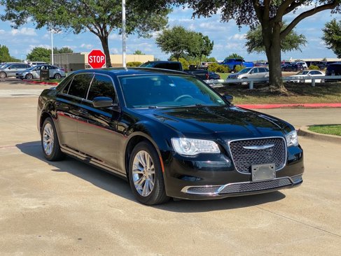 Used 2018 Chrysler 300 Touring L image 17