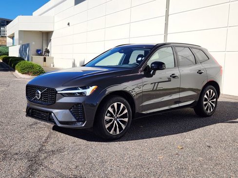 Certified 2025 Volvo XC60 B5 Plus image 3
