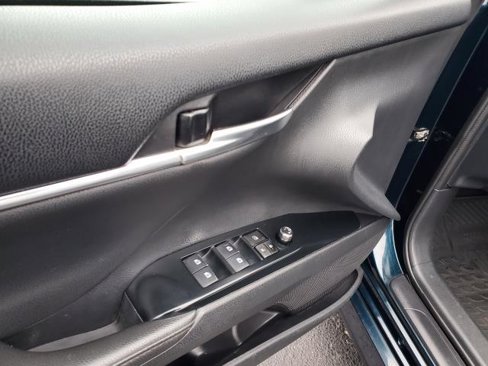 Used 2019 Toyota Camry XLE image 7