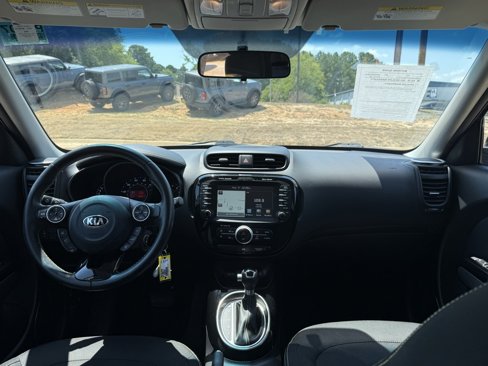 Used 2016 Kia Soul + image 9
