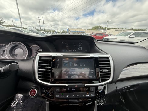 Used 2016 Honda Accord EX-L image 26