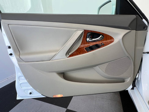 Used 2011 Toyota Camry XLE image 7