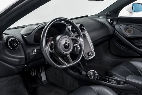 Used 2020 McLaren 570S Spider image 12