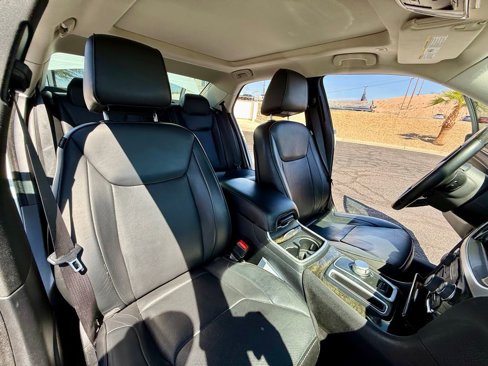 Used 2017 Chrysler 300 C image 23