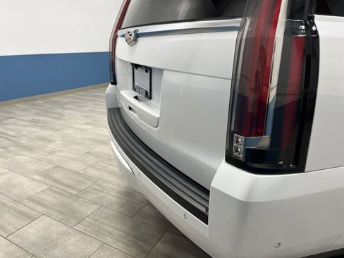 Used 2018 Cadillac Escalade ESV Premium Luxury image 39