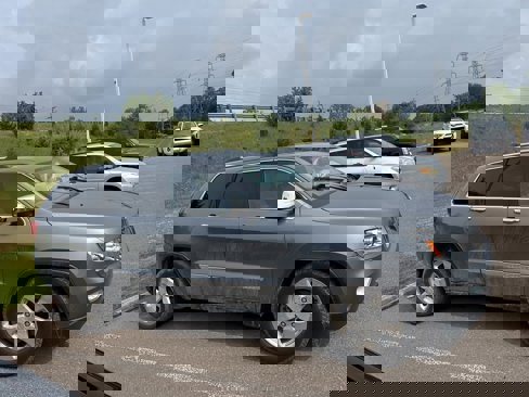 Used 2013 Jeep Grand Cherokee Overland Summit image 8