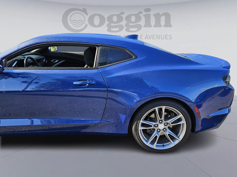 Used 2019 Chevrolet Camaro LT w/ RS Package image 4