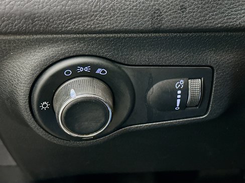Used 2018 Jeep Compass Sport w/ Tech Group image 17