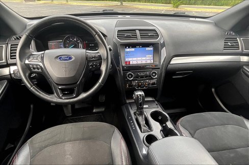 Used 2018 Ford Explorer XLT w/ Equipment Group 202A image 14