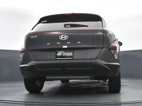 Certified 2025 Hyundai Kona SE image 24
