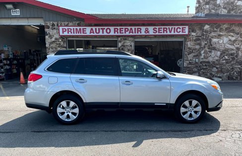 Used 2012 Subaru Outback 2.5i Limited image 8