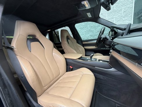 Used 2015 BMW X5 M image 44