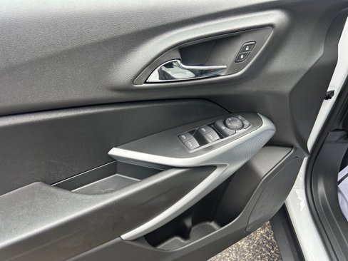 New 2025 Chevrolet Trax LS w/ LS Convenience Package image 8