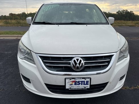 Used 2012 Volkswagen Routan SE image 2