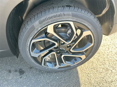 New 2025 Chevrolet Trax RS w/ Sunroof Package image 32