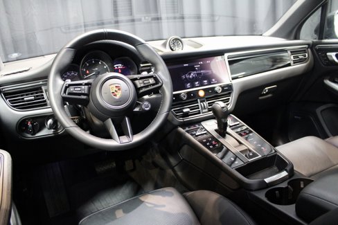 Certified 2024 Porsche Macan image 25