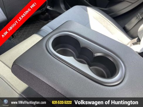 Certified 2025 Volkswagen Jetta SE w/ Sunroof Package image 10
