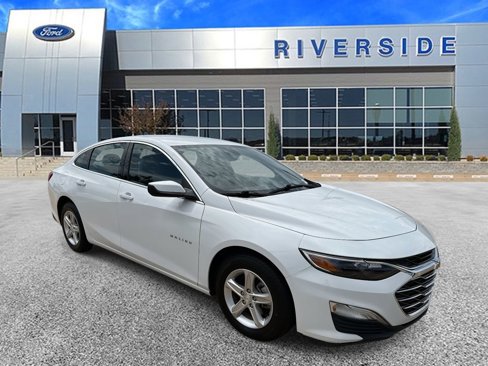 Used 2020 Chevrolet Malibu LS w/ Driver Confidence Package II image 2